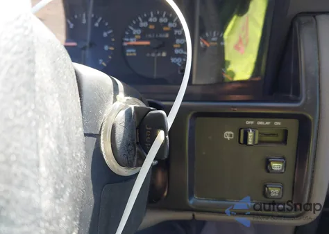 1995 Jeep Grand Cherokee Laredo z USA, uszkodzony, nr VIN 1J4FX58S3SC563127